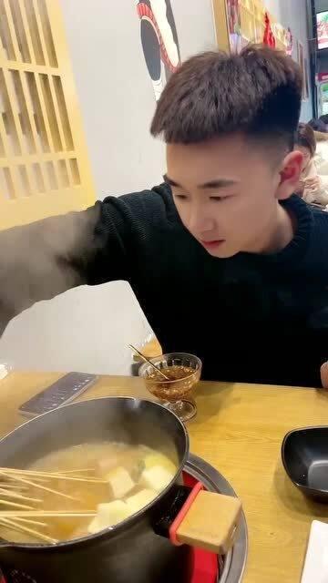 弟弟背着我吃瓜